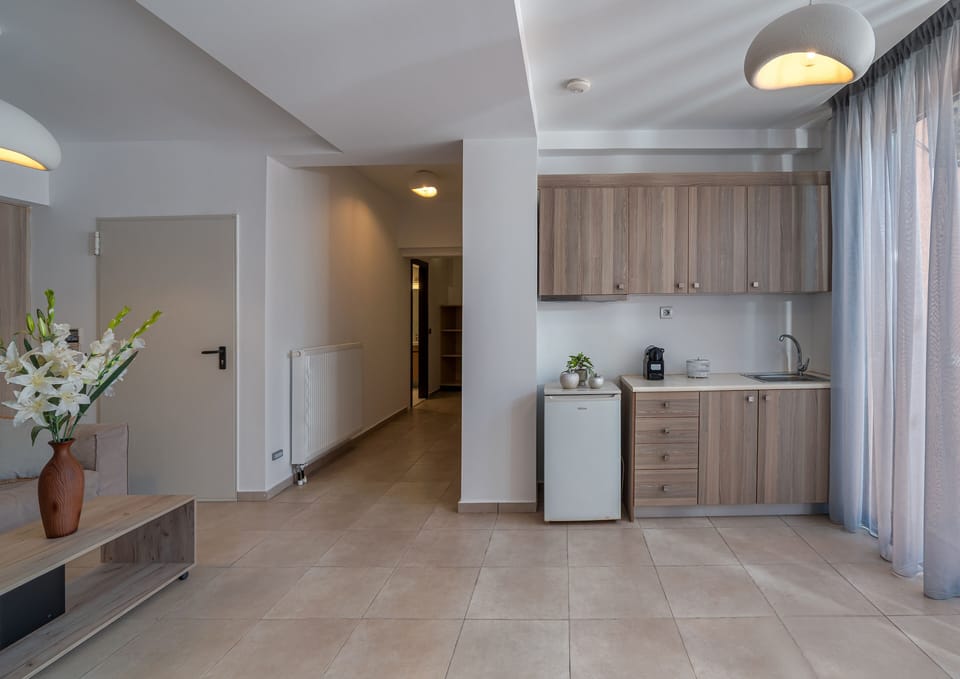 Luxury Villa, 5 Bedrooms, Garden View | Private kitchen | Toaster