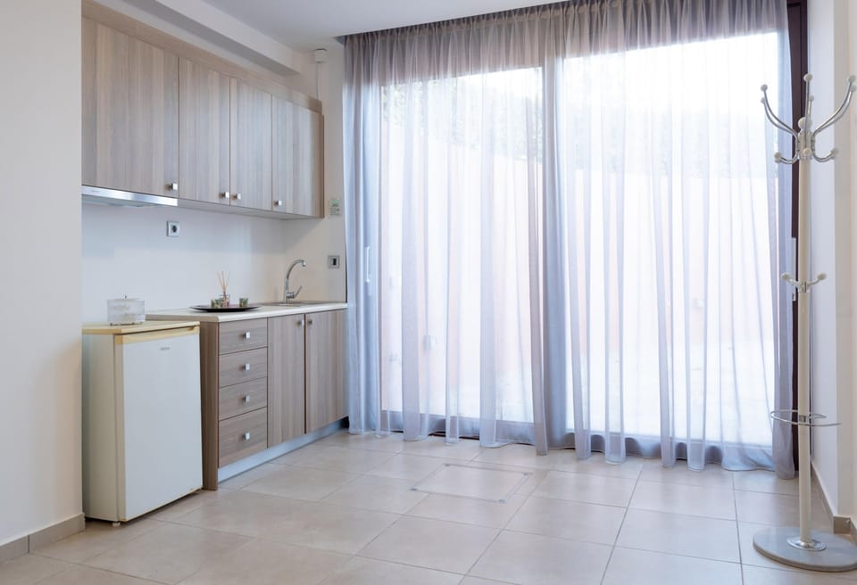 Luxury Villa, 5 Bedrooms, Garden View | Private kitchen | Toaster