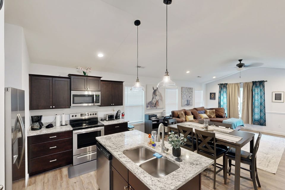 House (3 Bedrooms) | Interior