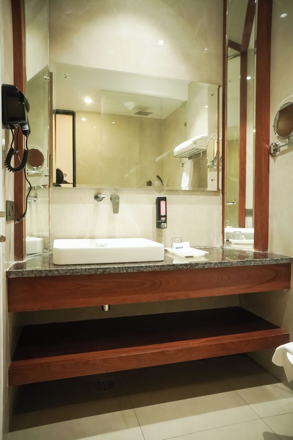 Deluxe Double Room | Bathroom | Shower, free toiletries, slippers, bidet