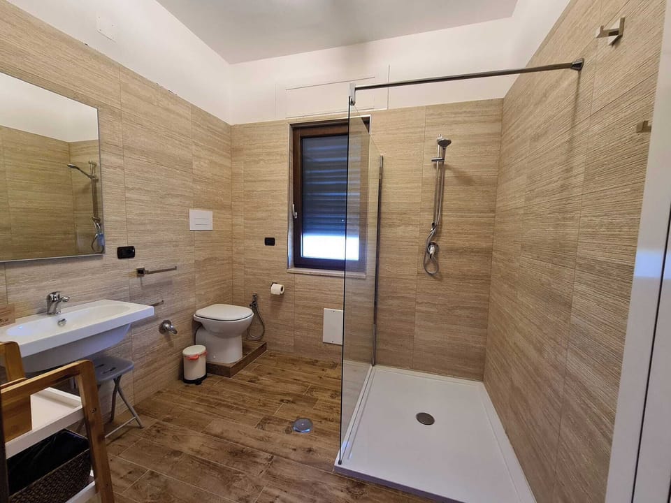 Deluxe Quadruple Room, Mountain View | Bathroom | Free toiletries, hair dryer, bathrobes, slippers
