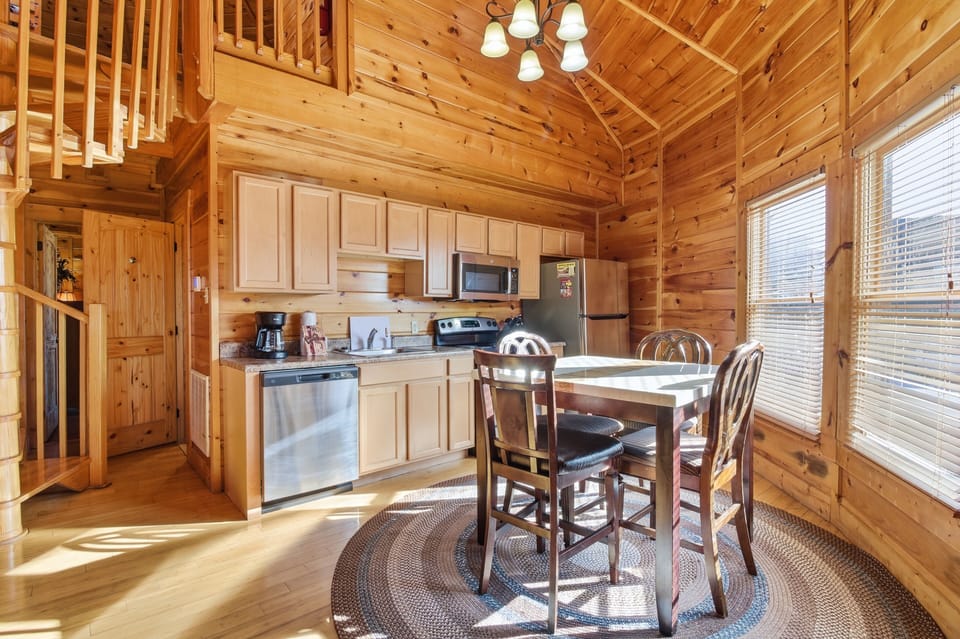 Executive Cabin, 2 Bedrooms, Hot Tub, Mountain View | Private kitchen | Fridge, microwave, oven, stovetop