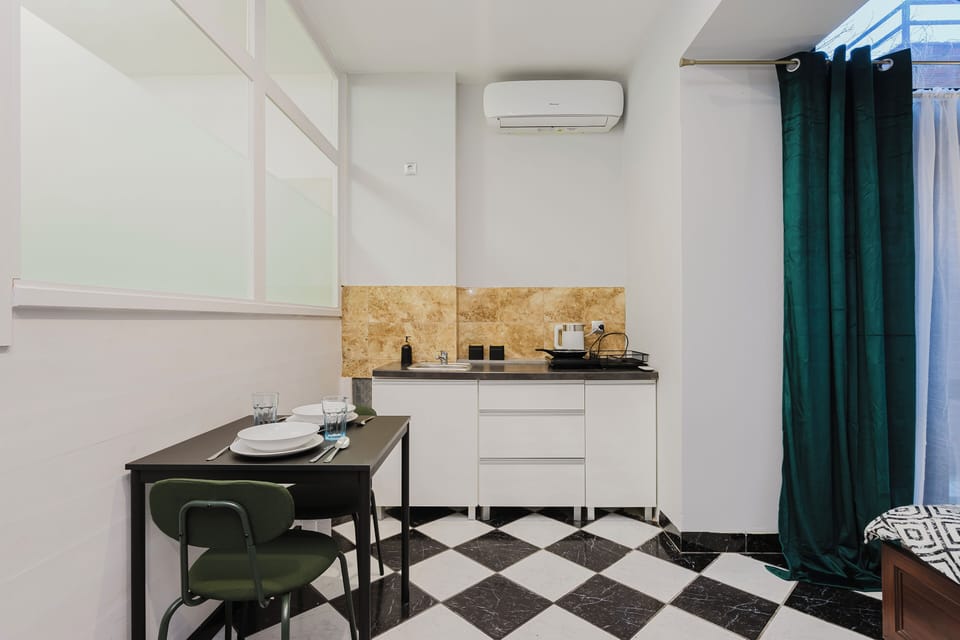 Room, Non Smoking | Private kitchen