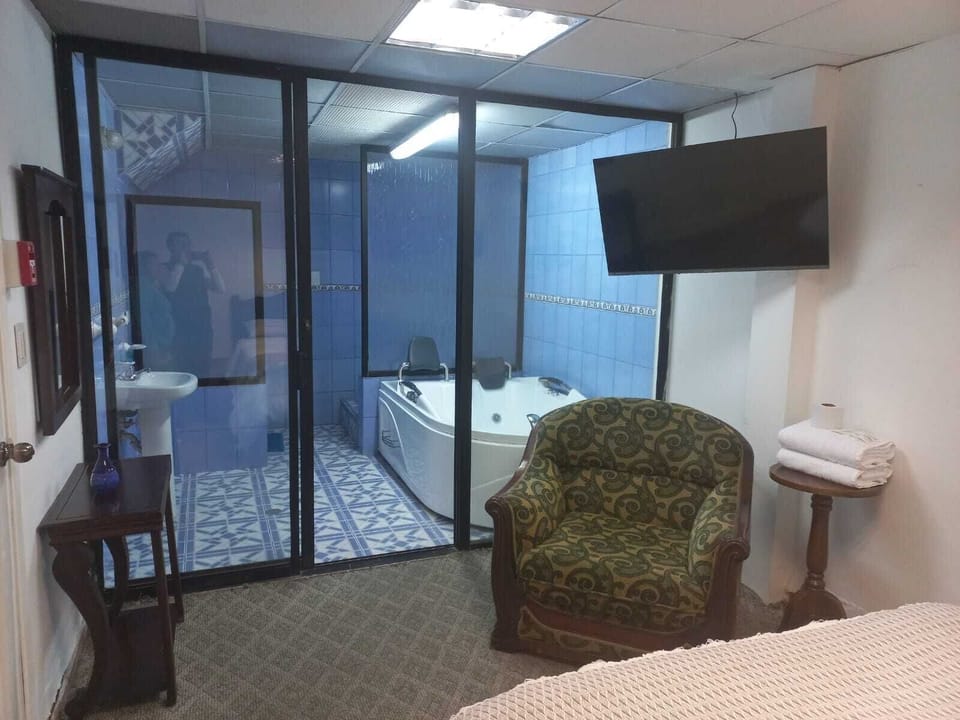 Superior Room, Hot Tub | WiFi (free), bed sheets