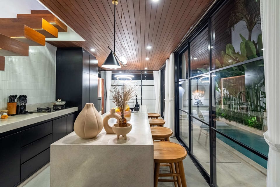 Basic Villa | Private kitchen | Fridge, microwave, stovetop, cookware/dishes/utensils