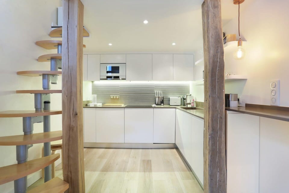 Apartment | Private kitchen | Cookware/dishes/utensils, cleaning supplies