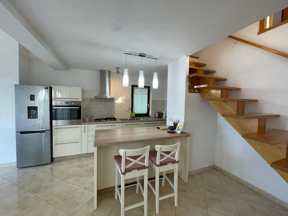 Apartment (A1) | Private kitchen | Fridge, microwave, oven, stovetop