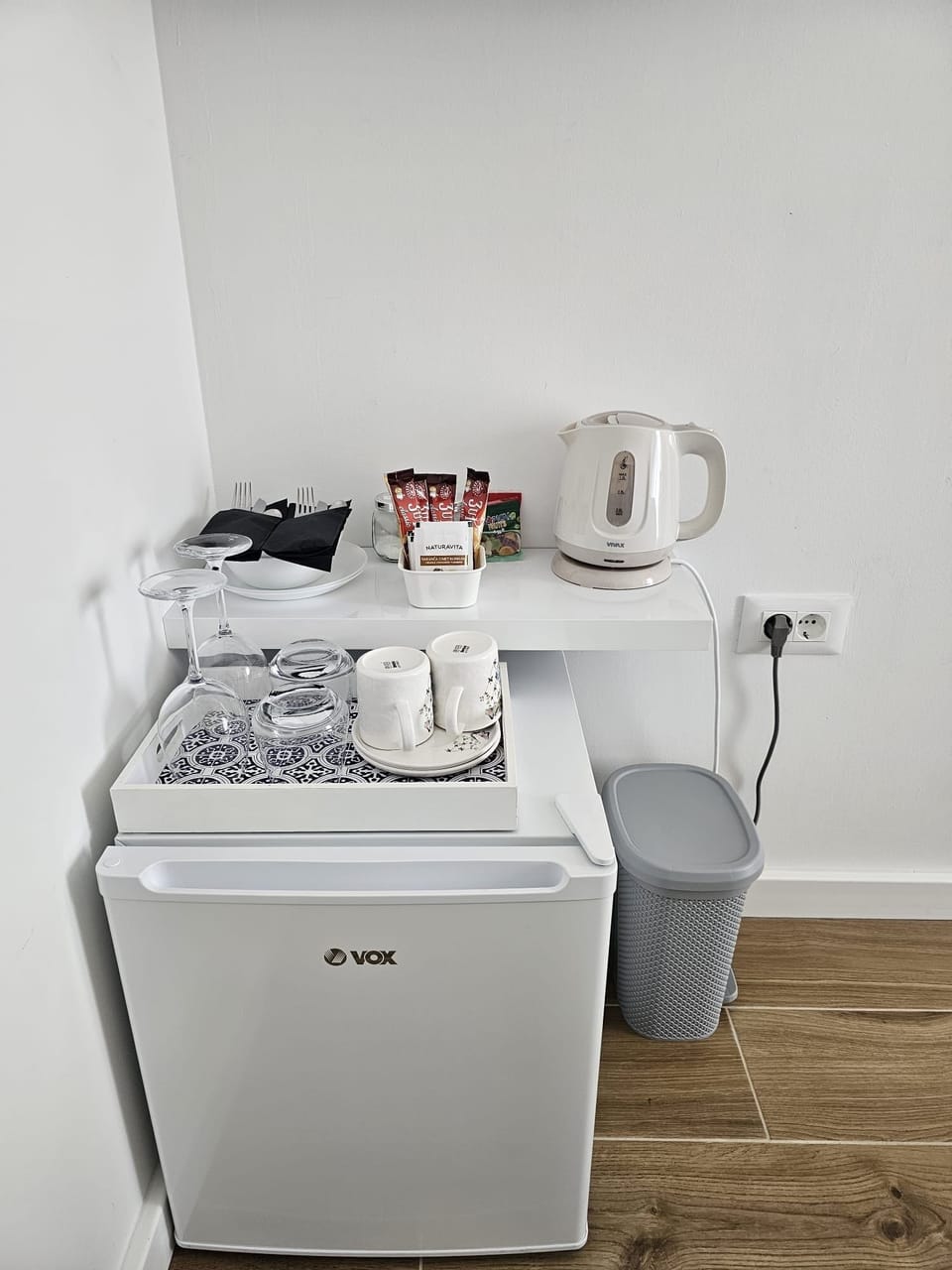 Room (S1) | Interior