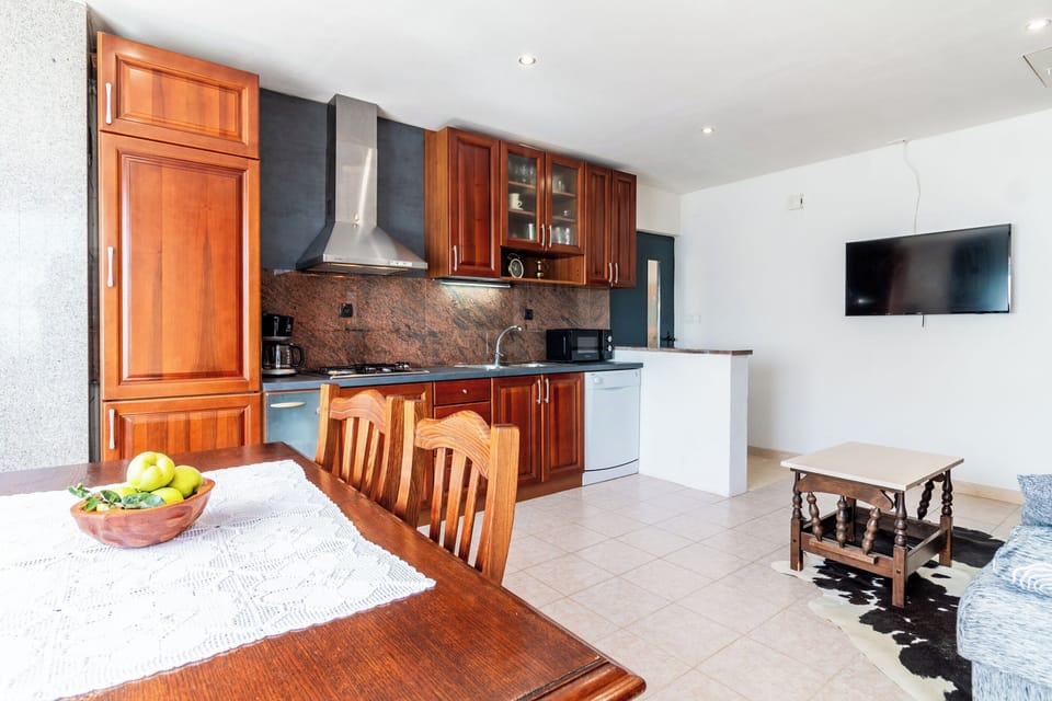 House | Private kitchen | Fridge, microwave, oven, stovetop