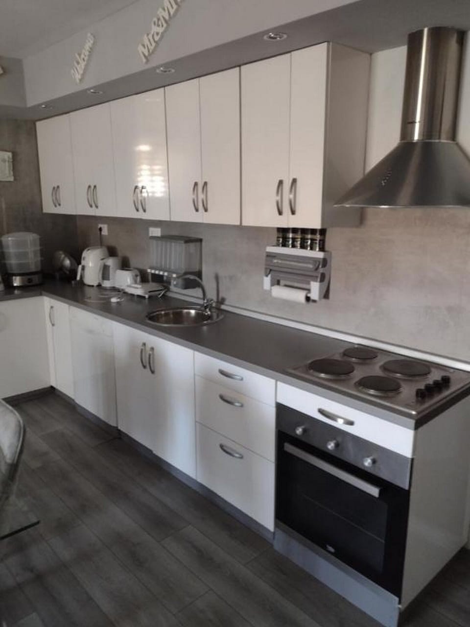 Apartment (A1) | Private kitchen | Fridge, microwave, oven, stovetop