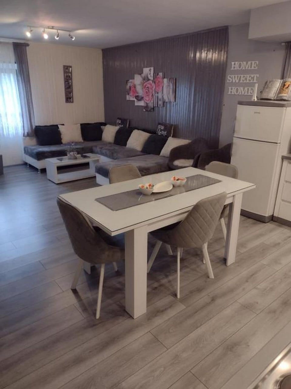 Apartment (A1) | Private kitchen | Fridge, microwave, oven, stovetop