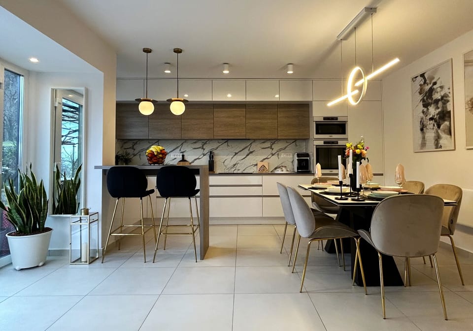 Apartment (A1) | Private kitchen | Fridge, microwave, oven, stovetop