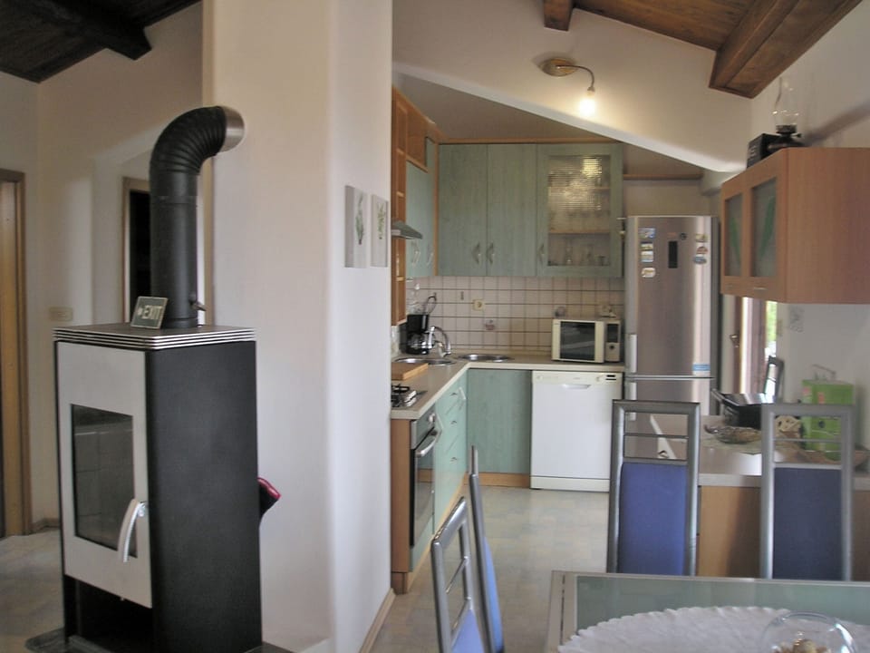 Apartment (A1) | Private kitchen | Fridge, microwave, oven, stovetop