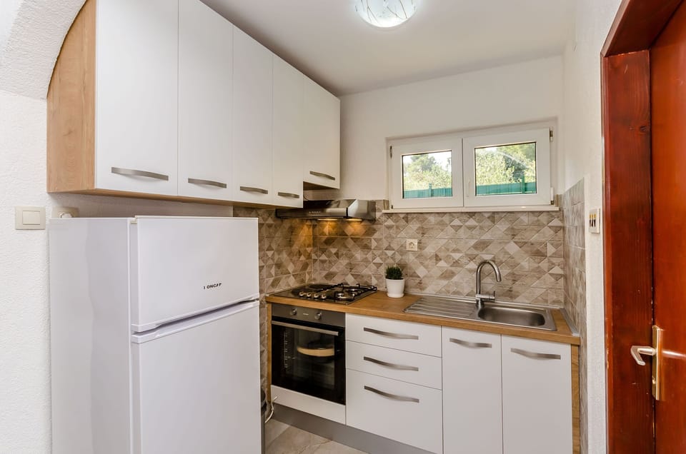House | Private kitchen | Espresso maker, fridge, oven, stovetop