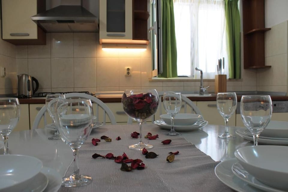 Apartment (A1) | Dining