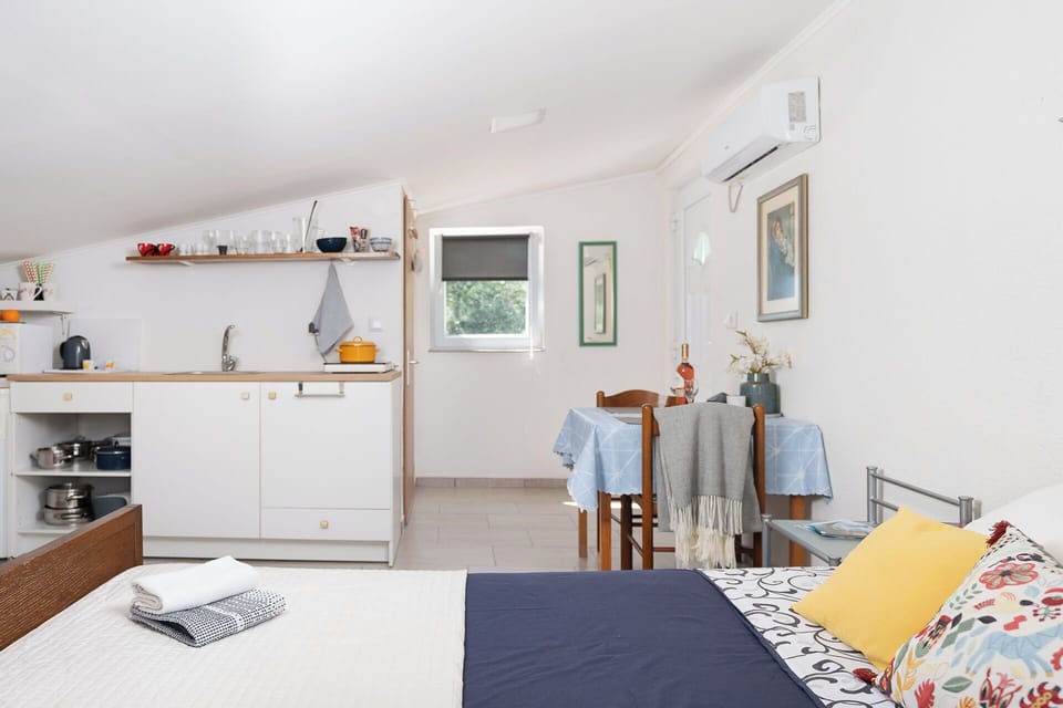 Studio (A1) | Iron/ironing board, free WiFi