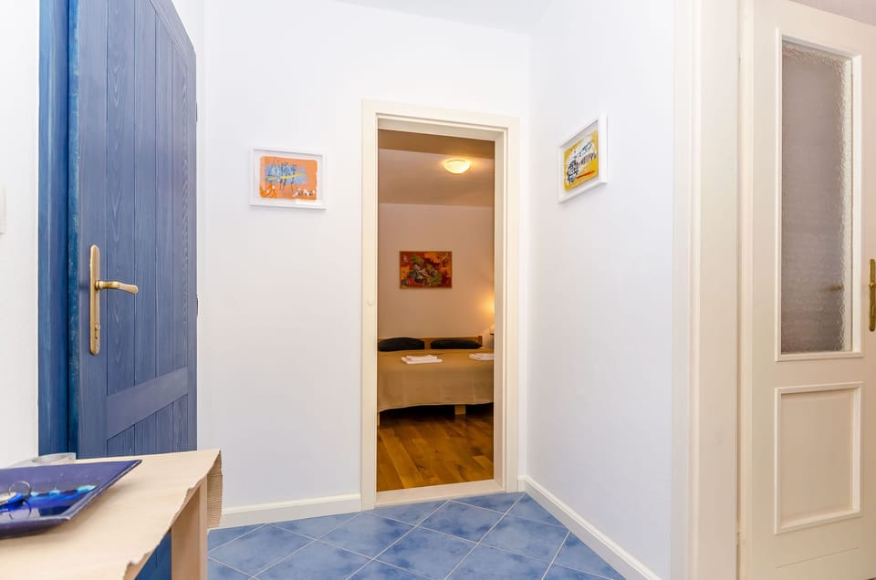 Apartment (A1) | Interior entrance