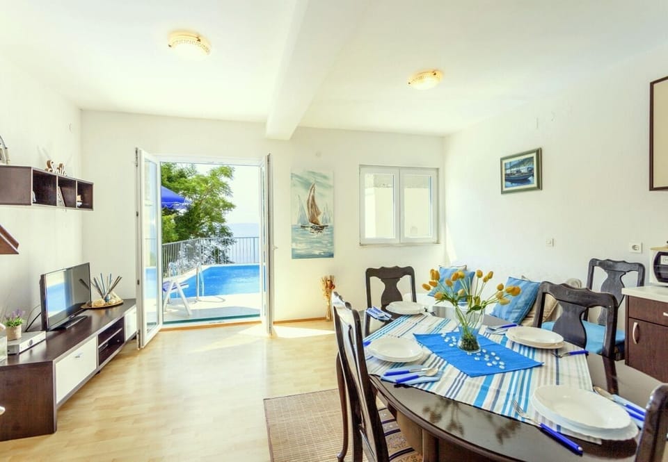 House | Dining