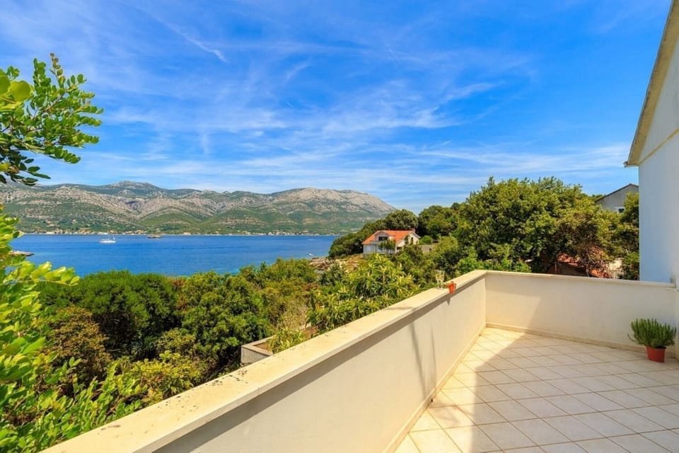 House | Water view