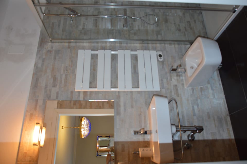 Superior Double Room, 1 Double Bed | Bathroom | Shower, hair dryer, slippers, towels