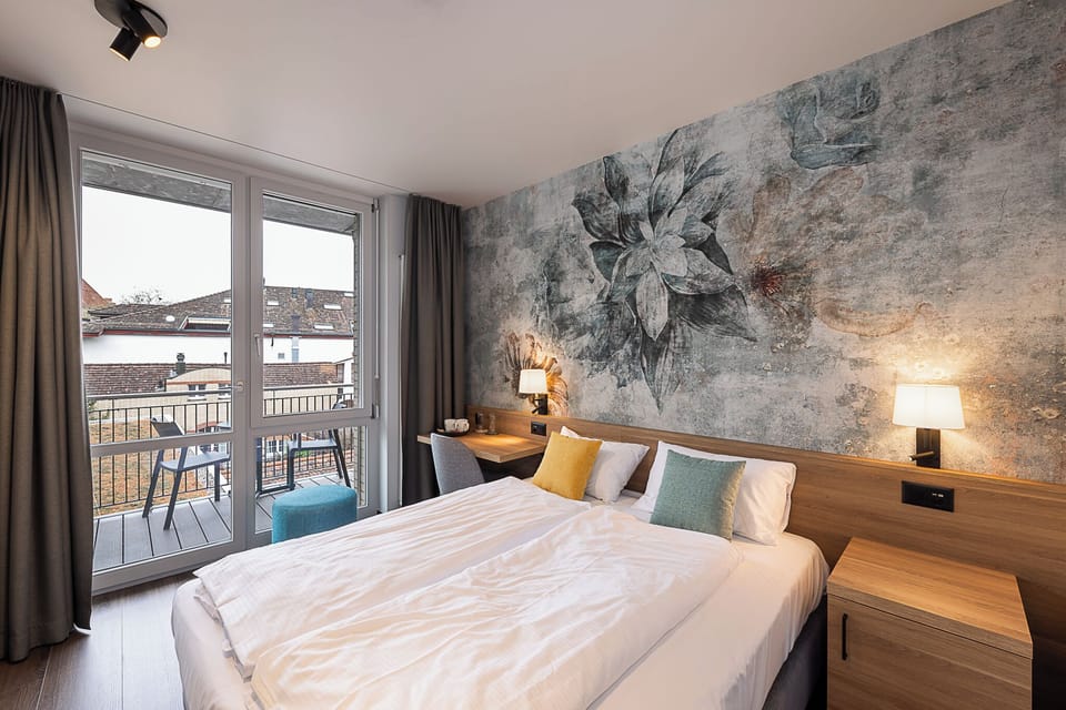 Double Room, Balcony, Courtyard View | In-room safe, desk, free WiFi