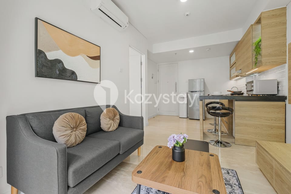 Apartment, 1 Bedroom, Courtyard View | Living room | Smart TV, Netflix, streaming services