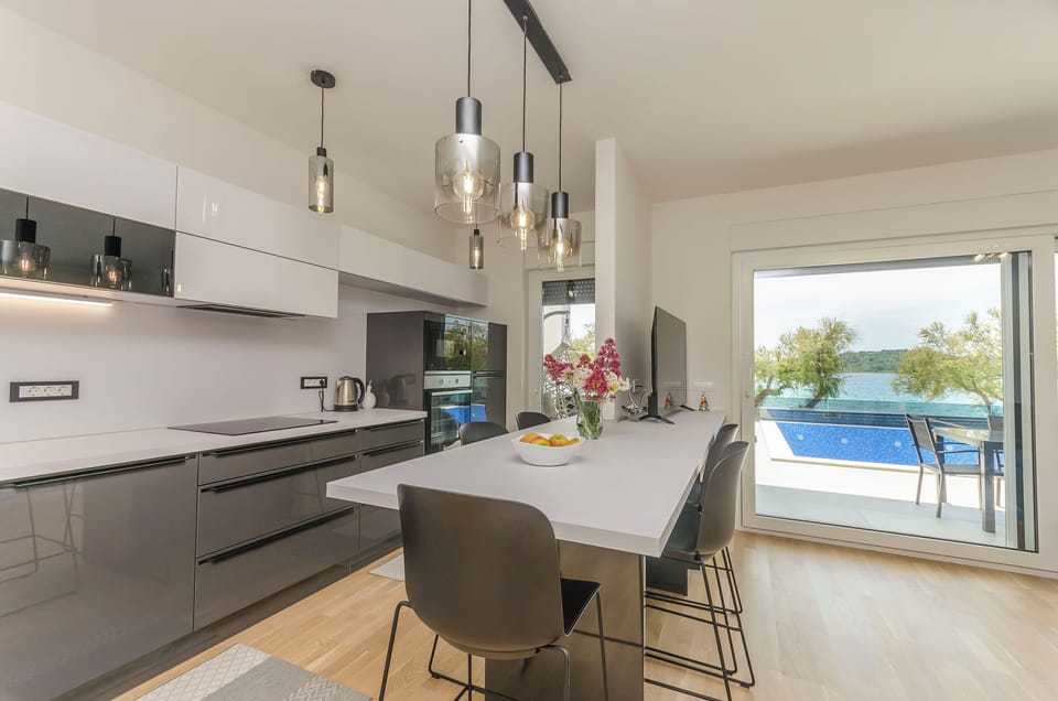 Apartment (A1) | Private kitchen | Fridge, microwave, oven, stovetop