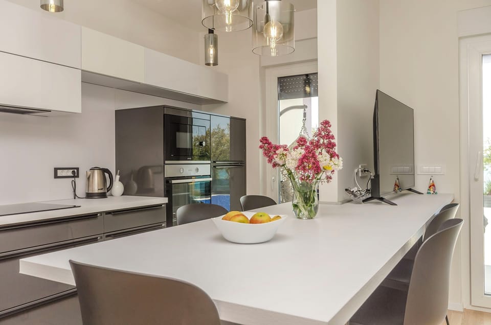 Apartment (A1) | Private kitchen | Fridge, microwave, oven, stovetop