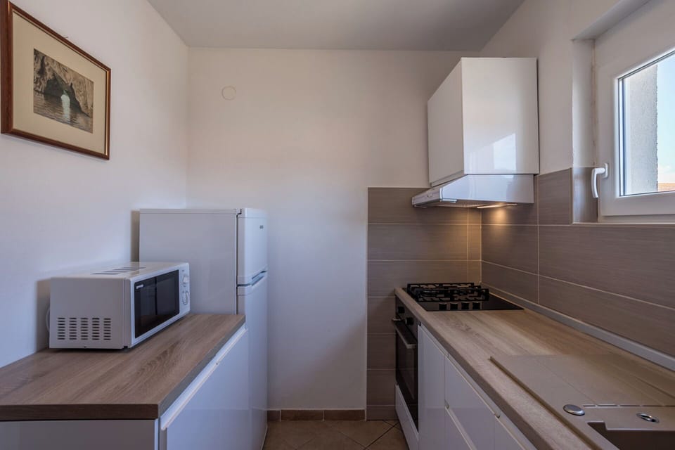 Apartment (A1) | Private kitchen | Fridge, oven, stovetop, espresso maker