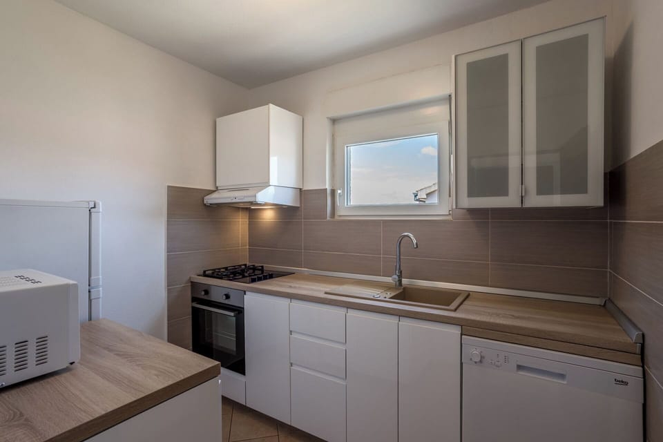 Apartment (A1) | Private kitchen | Fridge, oven, stovetop, espresso maker