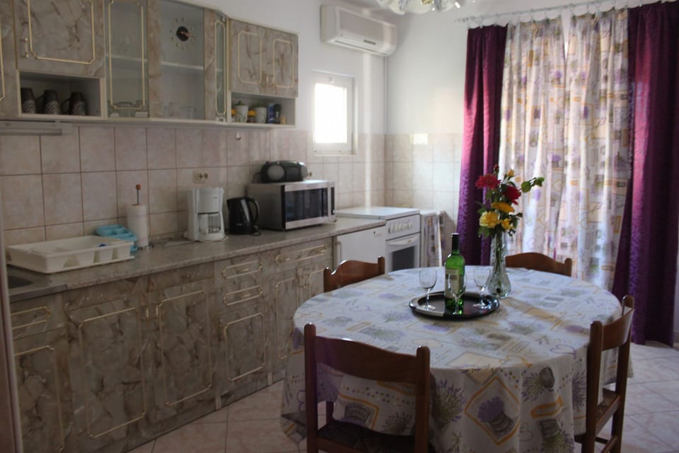 Apartment (A2) | Private kitchen | Fridge, microwave, oven, stovetop
