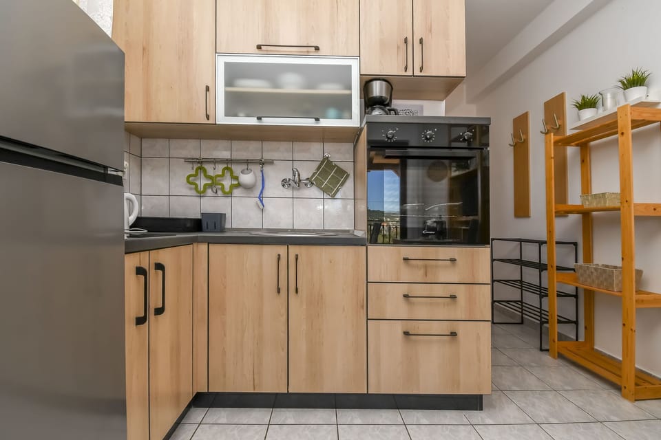 Apartment (A1) | Private kitchen | Fridge, oven, stovetop, espresso maker
