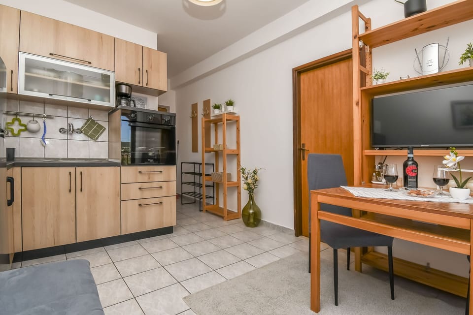 Apartment (A1) | Dining