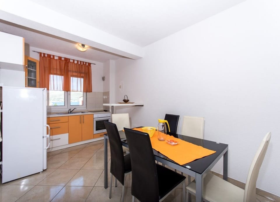Apartment (A1) | Dining