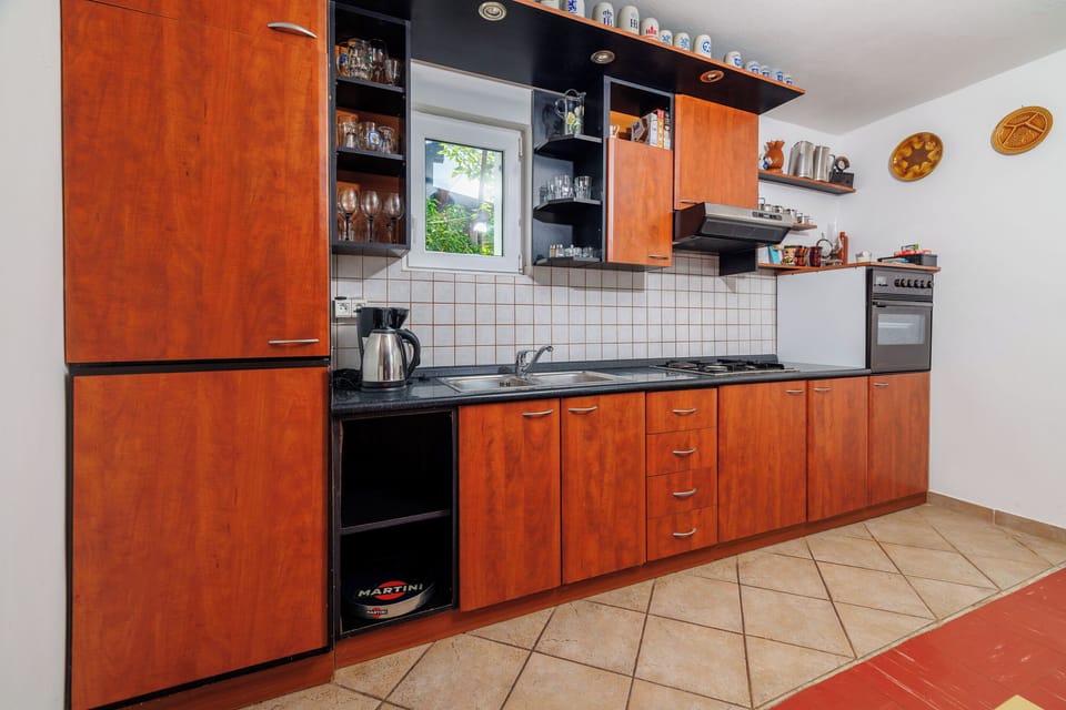 House | Private kitchen | Fridge, oven, stovetop, espresso maker