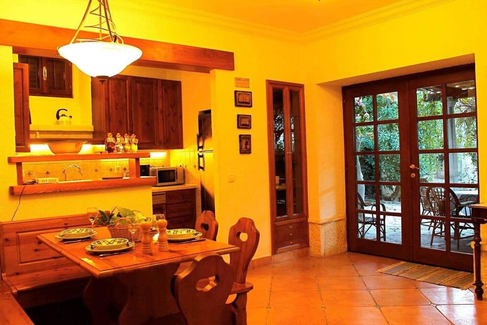 House | Private kitchen | Fridge, microwave, oven, stovetop