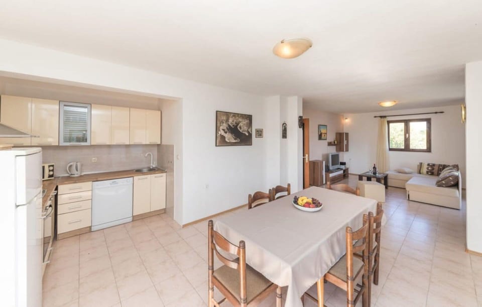 House | Private kitchen | Espresso maker, fridge, microwave, stovetop