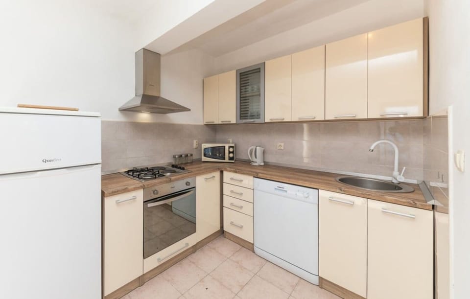 House | Private kitchen | Espresso maker, fridge, microwave, stovetop
