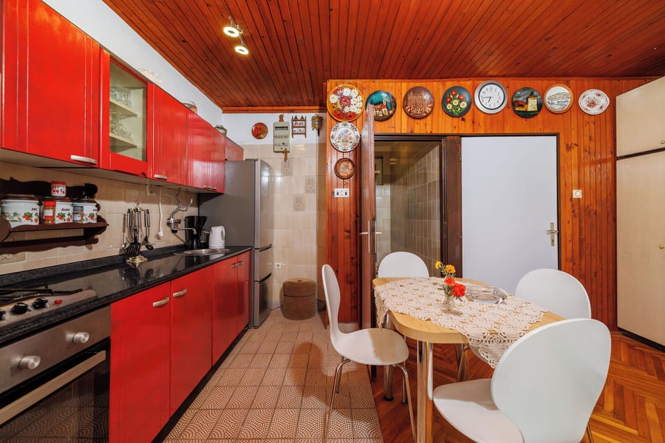 Apartment (A1) | Private kitchen | Fridge, oven, stovetop, espresso maker