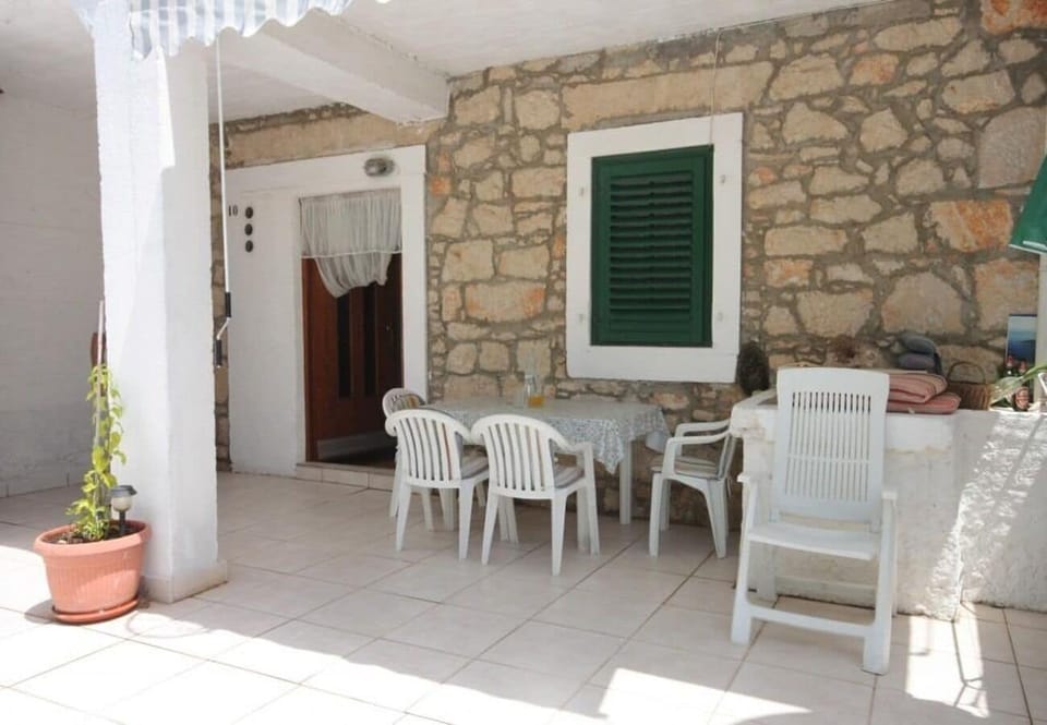 Apartment (A1) | Outdoor dining