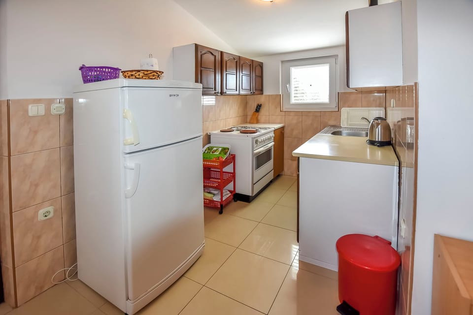 Apartment (A1) | Private kitchen | Fridge, oven, stovetop, espresso maker
