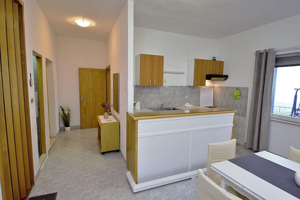 Apartment (A1) | Private kitchen | Fridge, oven, stovetop, espresso maker