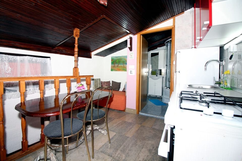 House | Private kitchen | Fridge, microwave, oven, stovetop