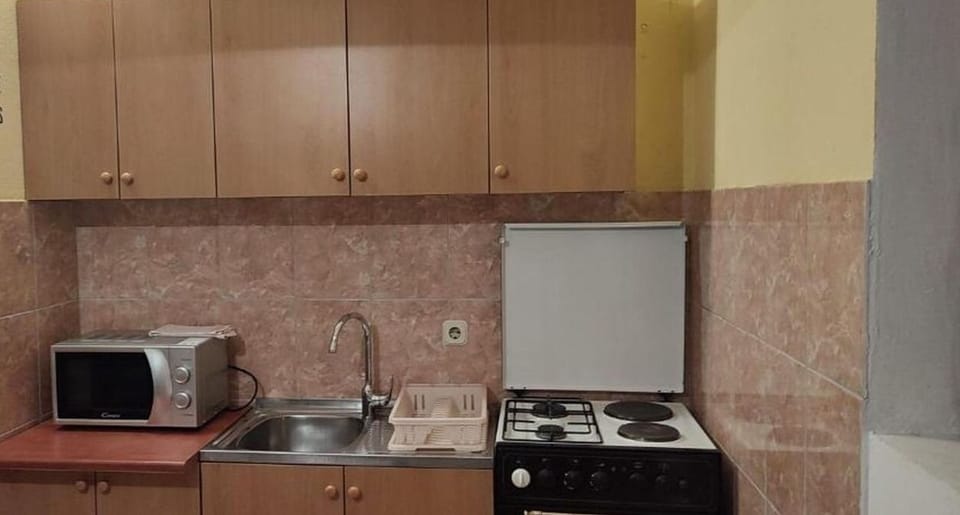 Apartment (A1) | Private kitchen | Fridge, oven, stovetop, espresso maker