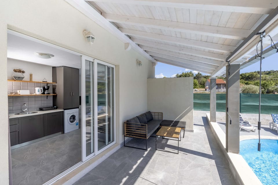 House | Terrace/patio