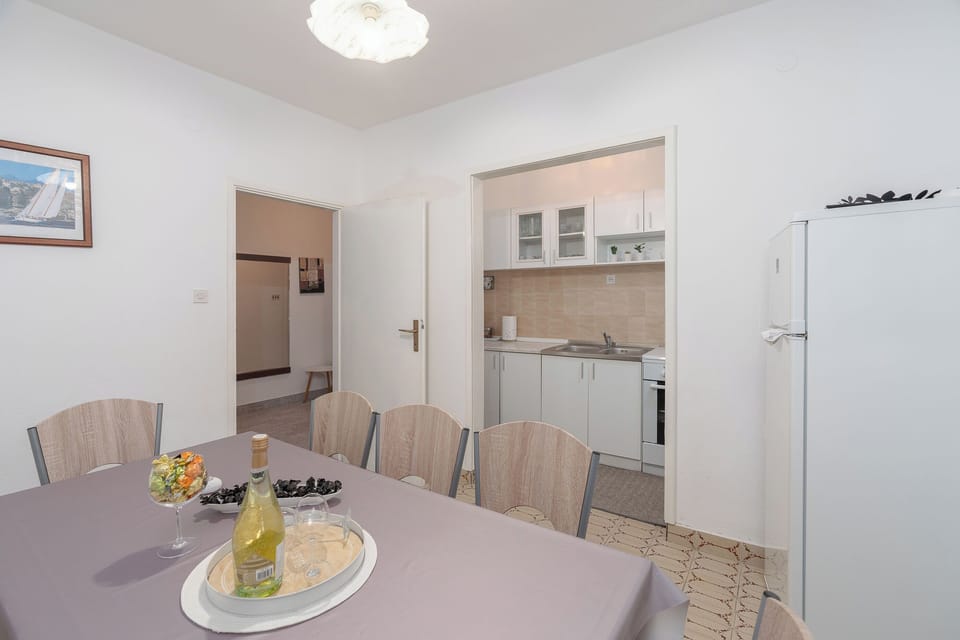 Apartment (A1) | Dining