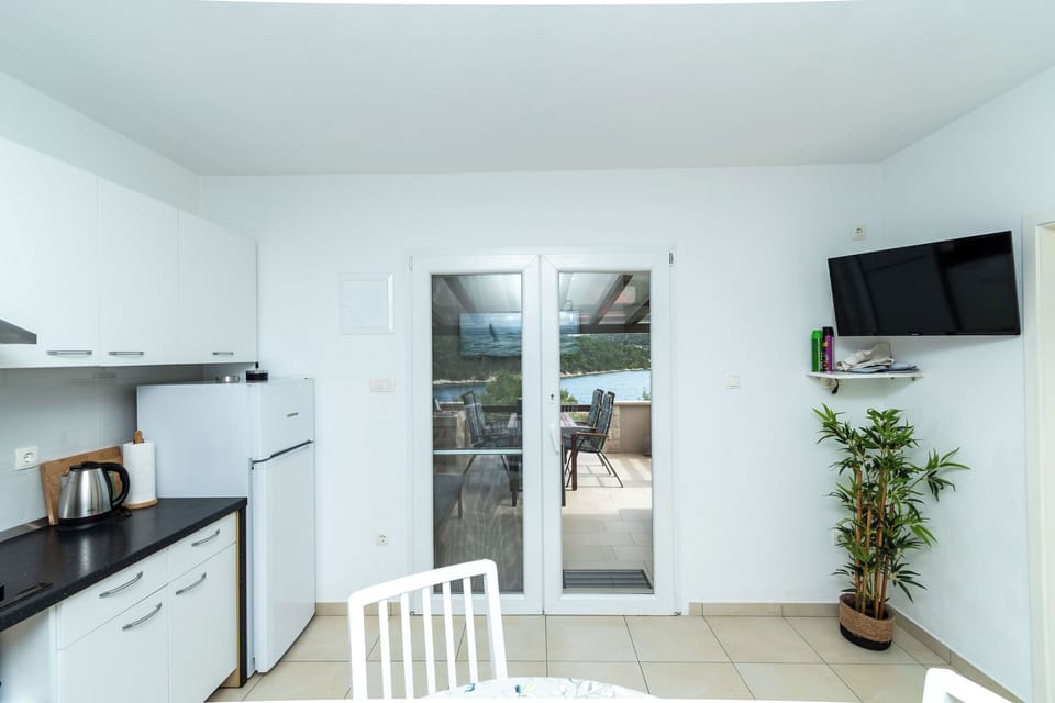 House | Private kitchen | Fridge, stovetop, cookware/dishes/utensils, freezer