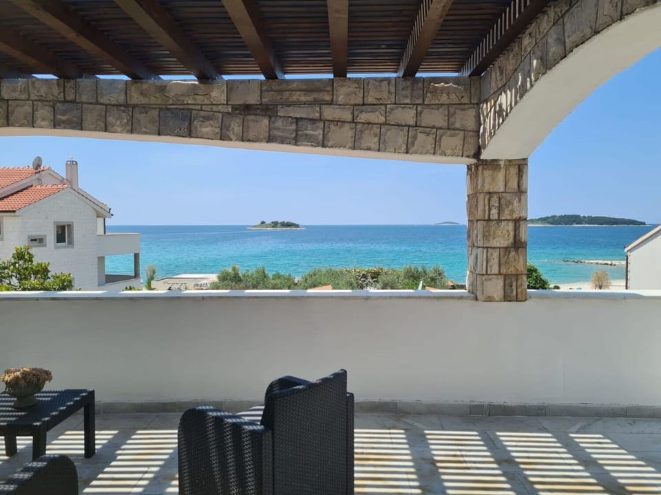 House | Water view