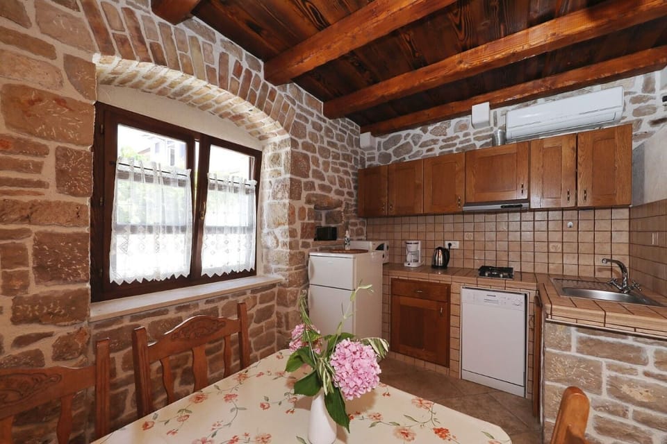 House | Private kitchen | Fridge, microwave, stovetop, dishwasher