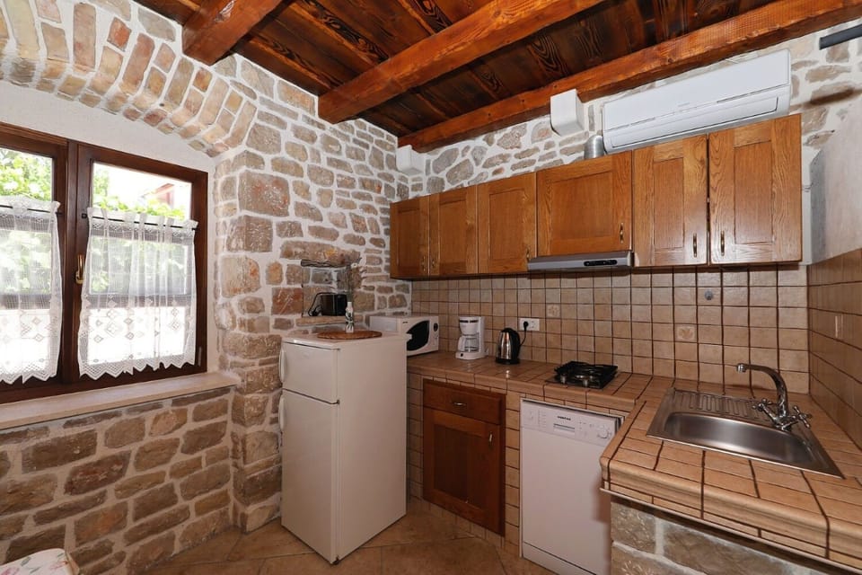 House | Private kitchen | Fridge, microwave, stovetop, dishwasher